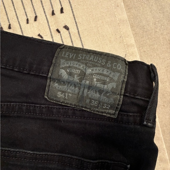 Men’s Levi Jeans - Picture 3 of 3